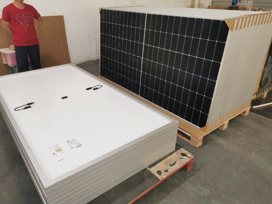 Μισό Monocrystalline ηλιακό πλαίσιο 540W 545W 550W 555W κυττάρων