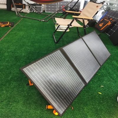 τα πτυσσόμενα ηλιακά πλαίσια 120W 150W 200W 300W τοποθετούν τις εξαρτήσεις στρατοπέδευσης σε σάκκο